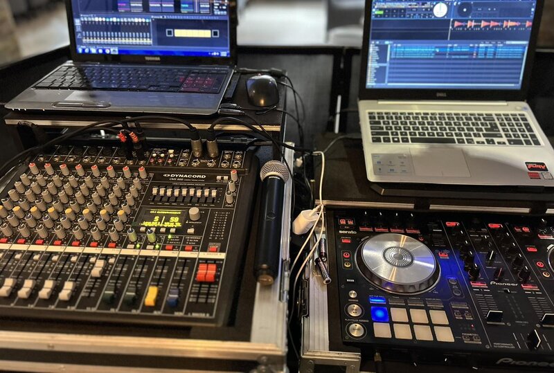 Dj Ciprian Alexandru - Servicii de dj si muzica live