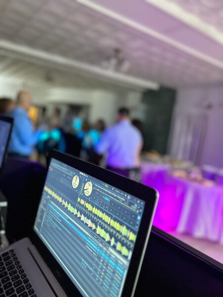 Dj Ciprian Alexandru - Servicii de dj si muzica live